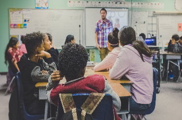 Education and EU commitment in the combat against poverty and inequalities